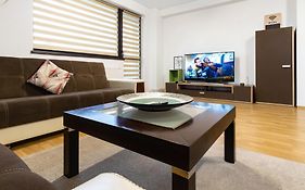 Central Apartments - Green